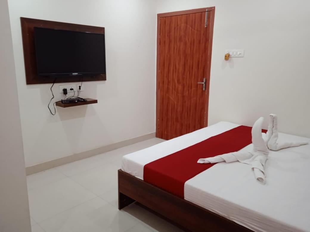 Hotel Haren Grand Guwahati Esterno foto